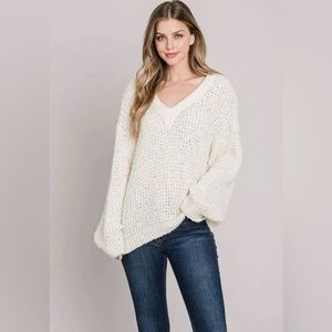 ALLIE ROSE woman’s v-neck ivory soft and cozy oversized sweater size large